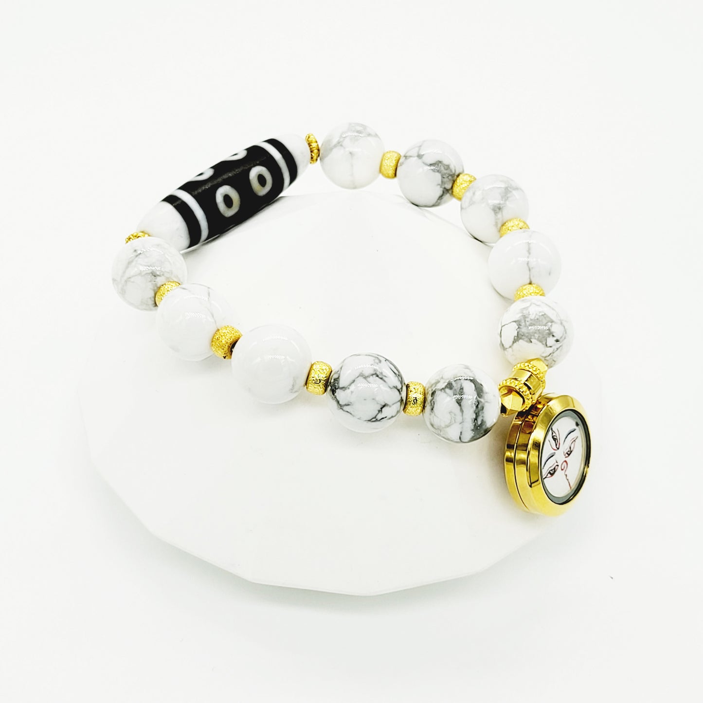 Bodhisattva Tara (White) Thang-ka with 8 Eye Dzi